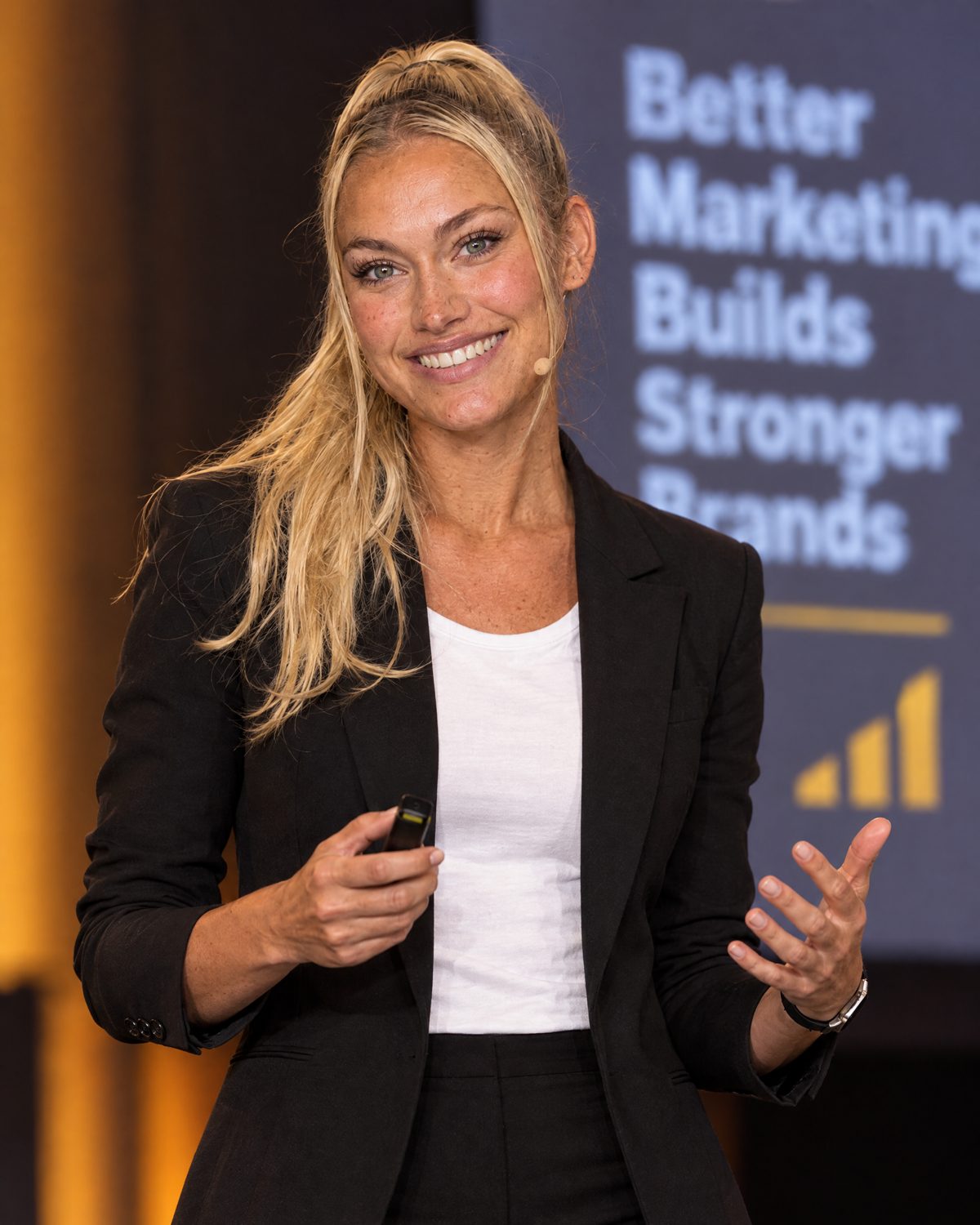 Nina Vellin presenting at a marketing conference.